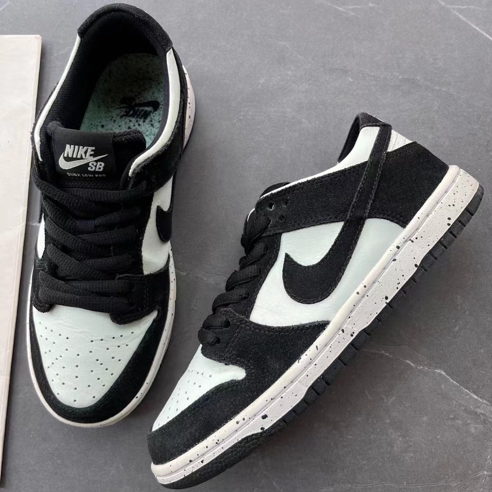 Dunk Low Pro SB
“Barely Green” 2004 💎
EU_38.5 US_6 / 7.5 (W) - no box 📦